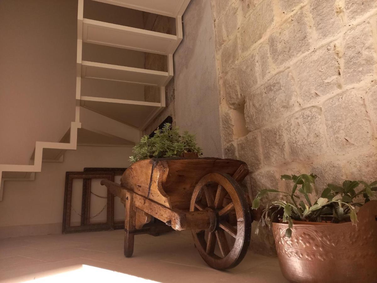 Le Petit Palais - Naples Bed & Breakfast Екстериор снимка